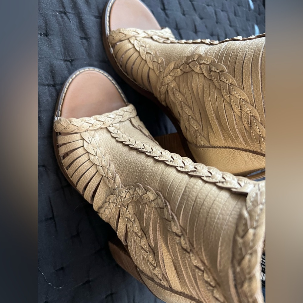 Dingo leather open toe booties size 6.5 only worn once - Picture 7 of 8